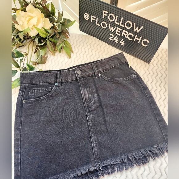 WE THE FREE RAW HEM BLACK SKIRT SIZE 6 NWOT - Picture 1 of 5